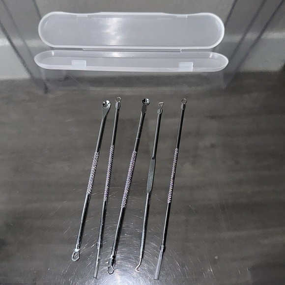 Skin care 5 pieces tools set with a case, brand new. - Picture 4 of 5